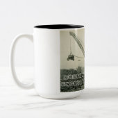 BETRIEBENER Kranmotor mit Kranantrieb im Nordweste Zweifarbige Tasse (Links)