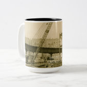 BETRIEBENER Kranmotor mit Kranantrieb im Nordweste Zweifarbige Tasse (Vorderseite Links)