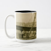 BETRIEBENER Kranmotor mit Kranantrieb im Nordweste Zweifarbige Tasse (Links)