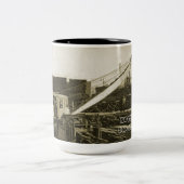 BETRIEBENER Kranmotor mit Kranantrieb im Nordweste Zweifarbige Tasse (Mittel)