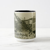 BETRIEBENER Kranmotor mit Kranantrieb im Nordweste Zweifarbige Tasse (Mittel)