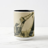 BETRIEBENER Kranmotor mit Kranantrieb im Nordweste Zweifarbige Tasse (Mittel)