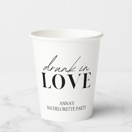 Betrunken in Liebe Bachelorette Pappbecher (Rückseite)