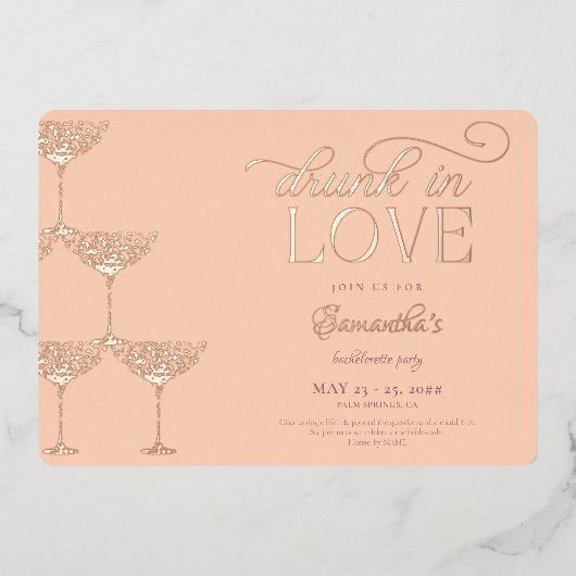 Betrunken in Liebe Champagner Tower Peach Bachelor Folieneinladung (Vorderseite)