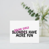 Betrunkene Mädchen haben mehr Spaß Postkarte (Stehend Vorderseite)
