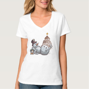 Betrunkener Schneemann mit einer Flasche Whiskey. T-Shirt
