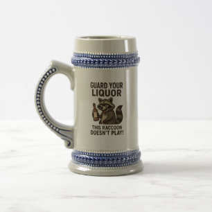 Betrunkener Waschbär Bierglas