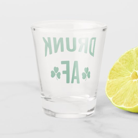 Betrunkenes AF Funny St. Patrick's Day Zitat Schnapsglas (Rückseite)