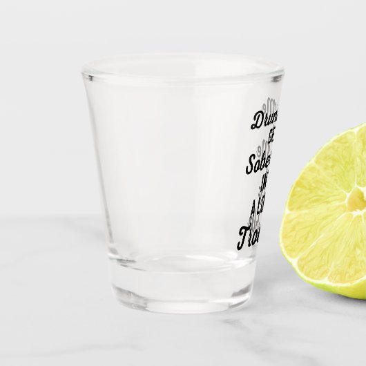 Betrunkenes Zitat Schnapsglas (Links)