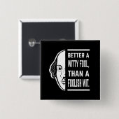 Better a Witty Fool Shakespeare Thespiate Button (Vorne & Hinten)