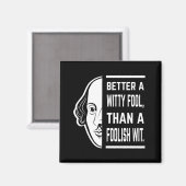 Better a Witty Fool Shakespeare Thespiate Magnet (Vorderseite/Rückseite)