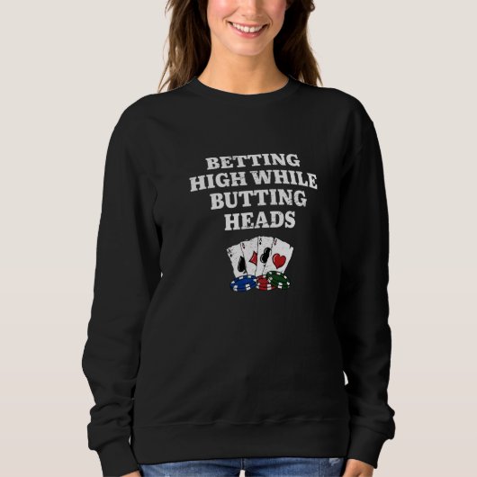 Betting High while Butting Heads Poker Casino Poke Sweatshirt (Vorderseite)
