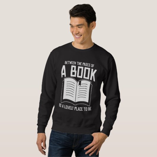 Between The Pages Of A Book Lovely Place Bookworm Sweatshirt (Vorne ganz)