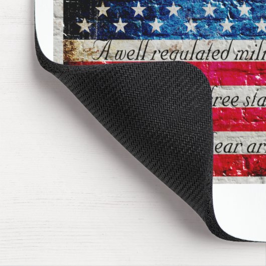 Beunruhigte amerikanische Flagge und zweite Mousepad (Ecke)