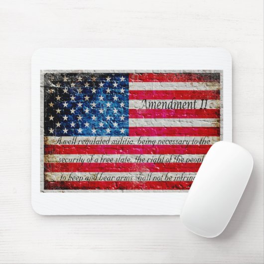 Beunruhigte amerikanische Flagge und zweite Mousepad (Mit Mouse)