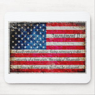 Beunruhigte amerikanische Flagge und zweite Mousepad