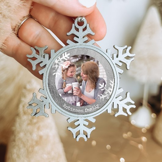 Beunruhigte Schneeflocken Silver Foto Monogram Schneeflocken Zinn-Ornament