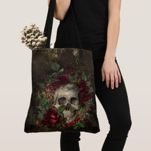 Beunruhigter gotischer Schädel unter Rosen auf Tasche
