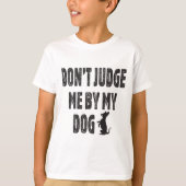 Beurteile mich nicht durch meinen Hund T-Shirt (Vorderseite)
