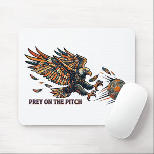 Beute auf dem Spielfeld — Tribal Eagle Fußballfede Mousepad