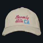 Beverly Hills CA Pink und Türkis Vintager Stil Bestickte Baseballkappe<br><div class="desc">Beverly Hills CA Pink und Türkis bestickt auf beige Vintage Stil Not leidende Baumwollhut bestickt. Die Stickerei kann an andere Farbeinstellungen angepasst werden,  indem Sie die Schaltfläche "Design bearbeiten" auswählen. Außerdem ist die Möglichkeit verfügbar,  die gewünschte Farbe auf der Hauptseite auszuwählen.</div>