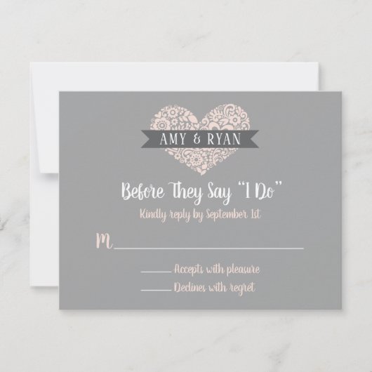 Bevor sie sagen, ich tue Blush Blumenherz Hochzeit RSVP Karte (Vorderseite)