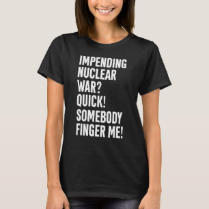 Bevorstehende Nukleare Krieg Quick jemand Finger M T-Shirt