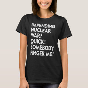 Bevorstehende Nukleare Krieg Quick jemand Finger M T-Shirt
