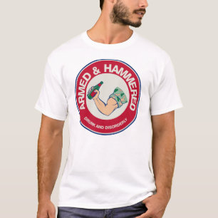 Bewaffnet und gehämmert! T-Shirt