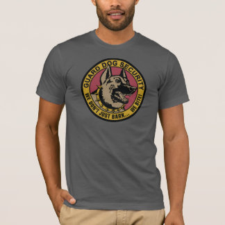 Bewaffnetes und gefährliches T-Shirt