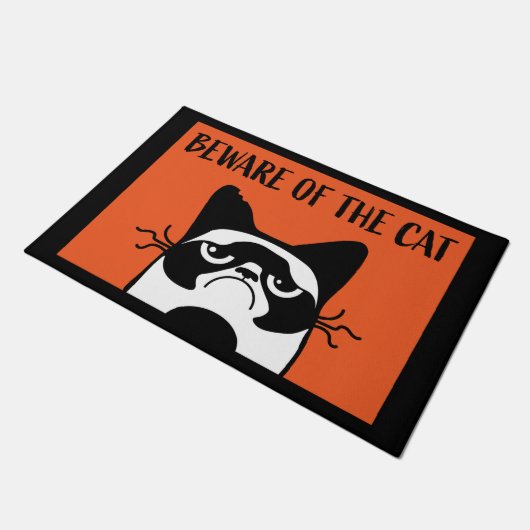 BEWAFFNUNG DER KATZE FUßMATTE (Schrägansicht)