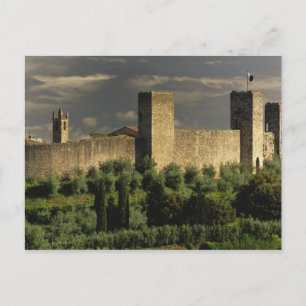 Bewaldete Stadt Monteriggioni, in der Provinz Postkarte