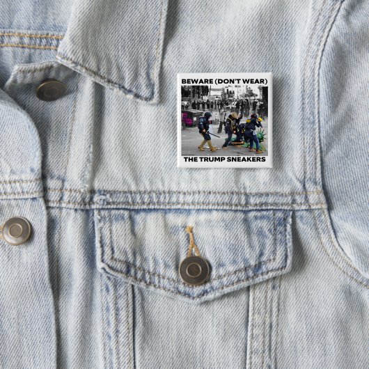 "BEWARE (DON'T WEAR) THE TRUMP SNEAKERS" BUTTON (Beispiel)