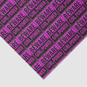 BEWARE Girl Power - Schild mit der Gefahr durch ro Seidenpapier (Ausschnitt)