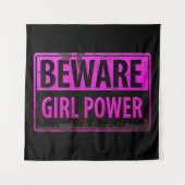BEWARE Girl Power - Schild mit der Gefahr durch ro Wandteppich (Vorderseite)
