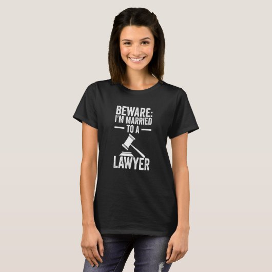 Beware I'm Married To A Lawyer Advocate Attorney L T-Shirt (Vorne ganz)