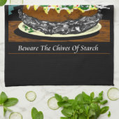 Beware the Chives of Starch – Funny Foodie Cartoon Geschirrtuch (Gefaltet)