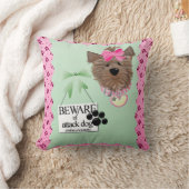 BewareThrow Pillow 20" x 20" Kissen (Decke)