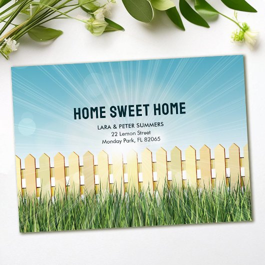 Bewegende Ankündigung mit Zaun und Fackeln