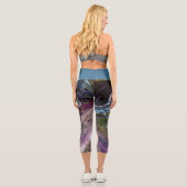 Bewegungswellen, Stahlblau mit Lila Capri Leggings (Rückseite)