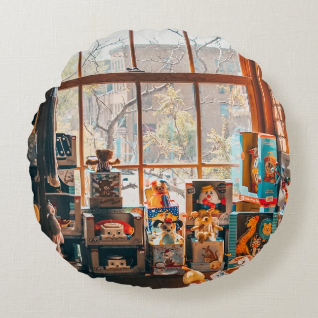 BEWERTETES PLUSH-SPIEL AUF BROWN-HOLZSCHELF RUNDES KISSEN (Vorderseite)