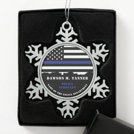 Bewertung der Thin Blue Line durch Zollbeamte Schneeflocken Zinn-Ornament (Box)