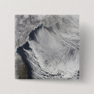 Bewölken Sie die Straßen, die über dem Meer von Button