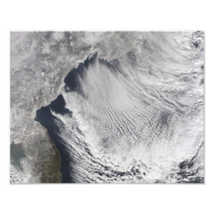 Bewölken Sie die Straßen, die über dem Meer von Fotodruck