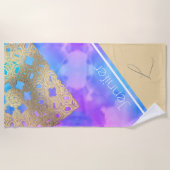 Bewölkte Ruhe: Das Golden Lace Beach Handtuch (Vorderseite)