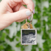 Bewölkte Straßen sind sichtbar Schlüsselanhänger (Hand)
