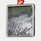 Bewölkte Straßen sind sichtbar Silbernes Ornament (Links)