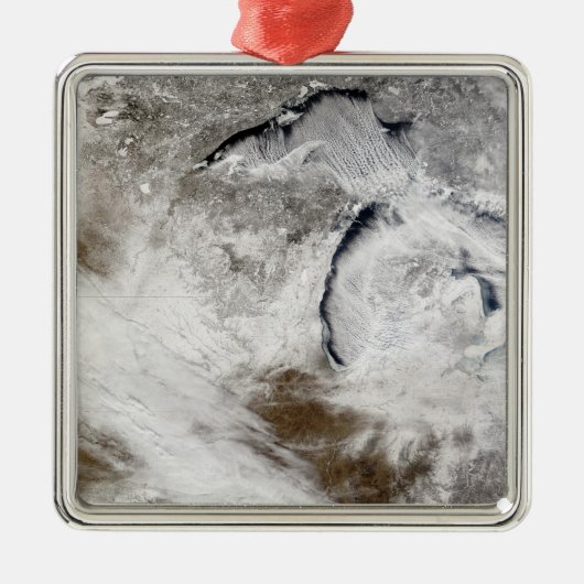 Bewölkte Straßen über den Lake Superior und den La Silbernes Ornament (Vorne)