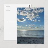 Bewölkter blauer Himmel leerer Strand Postkarte (Vorne/Hinten)