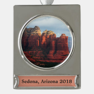 Bewölkter Coffee Pot Rock in Sedona Arizona Banner-Ornament Silber